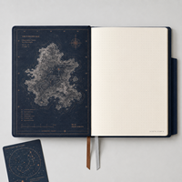 LABON Cuaderno Personalizado A5 The Night Cartographer, Tapa Dura Azul Marino, Papel de Cola de Caballo con Gráficos Celestiales Estampados en Lámina de Cobre, Cuadrícula de Puntos, Soporte para Bolígrafo