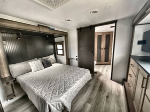 Nueva Caravana Keystone M-o-n-t-a-n-a 3901RK 2025 en Venta para Acampar y Viajar - Product Image 5