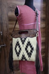 Tendance sac à bandoulière en laine tricoté à la main couverture en laine femmes sac à main avec bandoulière usinée assortie et plusieurs poches - Product Image 3