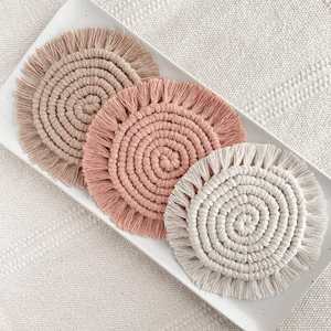 Dessous de verre en macramé fait à la main avec design de luxe tricoté à la main pour la décoration de table à manger au prix de vente intégral de l'Inde - Product Image 4