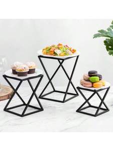 Présentoir de dessert à cupcake en métal fabriqué à la main avec bois récupéré et accents métalliques industriels pour des présentoirs de table uniques - Product Image 4