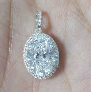Pendentif en or blanc 14 carats, meilleur cadeau d'anniversaire de mariage, 2 ct, taille ovale, diamant cultivé en laboratoire, halo, pendentif de mariage élégant pour femmes - Product Image 2