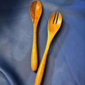 Trending Top Ensalada Cuchara y tenedor Servidor Utensilios de cocina para utensilios de cocina Vajilla Servidores de ensalada de madera con asas de resina - Product Image 6