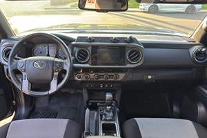 Toyota Tacoma TRD Off-Road Doble Cabina 4x4 Usada de 2018 - Product Image 4