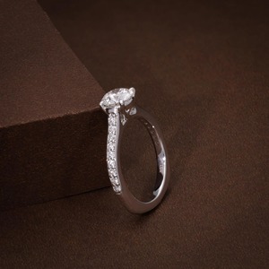 Anillo de Compromiso con Diamante Redondo, Diamantes Cultivados en Laboratorio Certificados F VVS1 VVS2, Anillo Solitario con Corte Redondo, Anillo de Promesa - Product Image 1