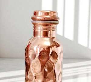 Bouteille d'eau en cuivre gravé pur 100% pour le but de voyage de yoga de gymnastique - Product Image 1