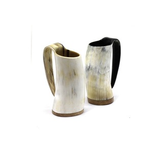 Taza de Cuerno de Búfalo Moderna, Duradera y Hecha a Mano de Alta Calidad para Beber Cerveza y Vino en el Bar - Product Image 1