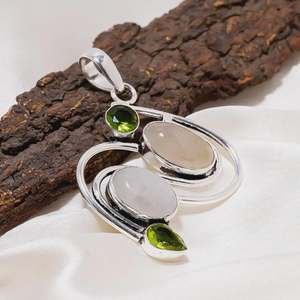 Collar con Colgante de Cuarzo Rosa, Piedra Lunar y Peridoto, Plata de Ley 925, Joyería Hecha a Mano, Regalo para Mujer - Product Image 4