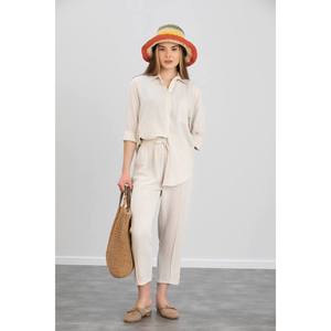Doppia maglia e parte inferiore Beige da donna composta da camicia e pantaloni - Product Image 1
