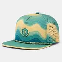 Casquette de baseball à cinq panneaux personnalisée en usine, avec détail corde et badge moulé, fournisseur OEM ODM de marques privées