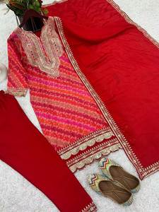 Tela de seda pura de Chinon Gujarati estilo Cultural Bandhni impreso hasta la rodilla Kurti & Plazzo con borde de encaje Dupatta Set para la venta - Product Image 6