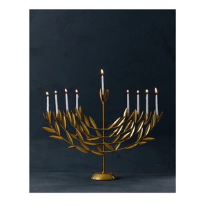 Chandelier Menorah à branches multiples en aluminium nickelé élégant pour les fêtes, design classique traditionnel, décoration d'intérieur - Product Image 4