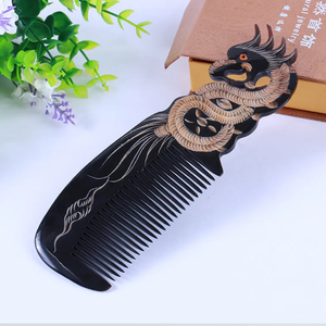 Peine de cuerno artesanal clásico para desenredar el cabello largo y grueso con curvas Precio directo de fábrica para uso en salón - Product Image 1