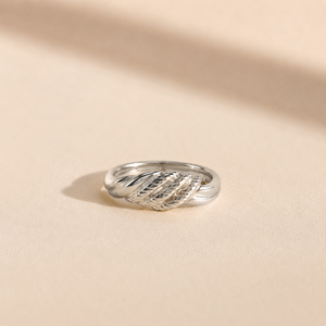 Anillo Cruzado de Cuerda Trenzada - Joyería Fina, Anillo de Declaración - Product Image 4