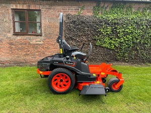 Tondeuse autoportée Kubota à rayon de braquage zéro, plateau de coupe de 48 pouces, moteur essence, lame rotative professionnelle, bac de ramassage arrière - Product Image 4