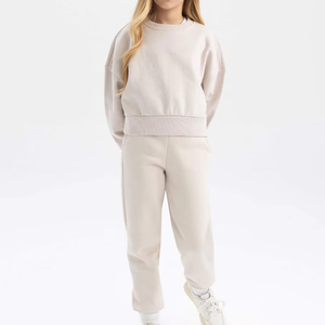 Dernier modèle de vêtements d'hiver pour filles Prix de gros OEM Ensemble pantalon de survêtement et sweat-shirt de couleur unie - Product Image 3
