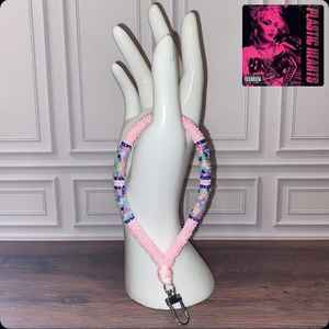 Porte-clés fait main avec perles en bois et anneau en acier inoxydable | Porte-clés coloré en perles de bois et acier inoxydable | VRNQ - Product Image 2