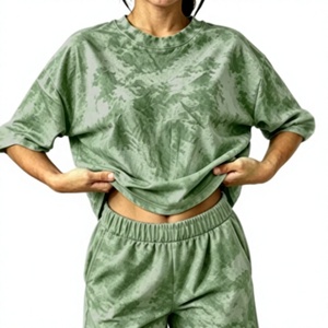 Ensemble 2 pièces décontracté en coton vert tie-dye avec t-shirt à col rond et short, personnalisable avec impression et délavage acide, 100 % coton respirant pour l'automne - Product Image 1