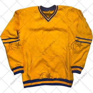 Pull-over personnalisé à col ras du cou en polaire pour femmes, style collège, logo chenille lourd personnalisé - Product Image 6