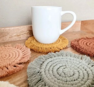 Hermosa alfombrilla de mesa de macramé hecha a mano, tejido de algodón bohemio, acento decorativo para mesa de comedor, sala de estar e interiores del hogar - Product Image 3