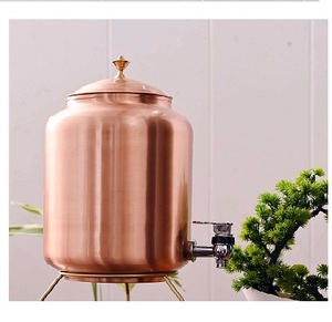Elégant récipient refroidisseur d'eau en cuivre avec look vintage et propriétés ayurvédiques pour un stockage d'eau naturel et sûr - Product Image 1