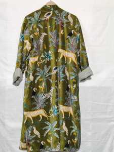 ชุดคลุมกิโมโนกำมะหยี่พิมพ์ลายสัตว์ป่า คอวี ยาวเต็มตัว สำหรับผู้หญิง ให้ความอบอุ่นในฤดูหนาว ผ้าเนื้อนุ่ม ซักเครื่องได้ - Product Image 6