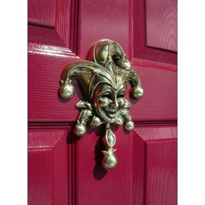 Heurtoir de porte en or antique en laiton de haute qualité avec une finition brillante Parfait pour les entrées de la maison et les accents de porte décoratifs - Product Image 2