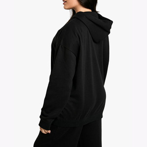 Sweat à capuche imprimé inspiré du designer pour femmes Sweat-shirt graphique personnalisé avec coutures de qualité pour la vente au détail haut de gamme et les boutiques - Product Image 3