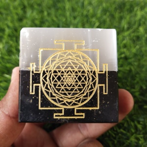 Cubo cuadrado grabado hecho a mano de selenita y turmalina negra, cristal barato para regalos de negocios, arte popular Original - Product Image 4