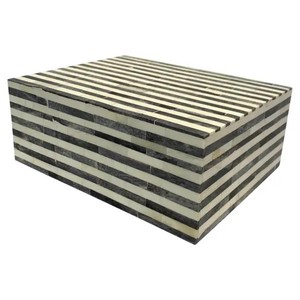 Caja hecha a mano única en blanco y negro de madera india, cajas decorativas para huesos, organizador con base india diseñado en la India por Lametierartz - Product Image 4
