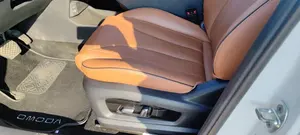 Modèle SUV C 5 2023 Automatique 7 vitesses Moteur <4L R18 Cuir Gauche AWD Essence/Pétrole Clair/Foncé - Product Image 3