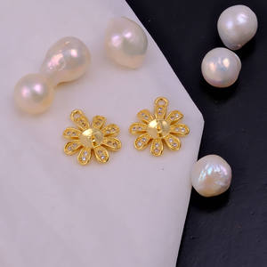 Pendentif à breloque fleur marguerite plaqué or à la mode avec micro pavé de zircone cubique composant de bijoux floraux élégants pour collier à faire soi-même - Product Image 4