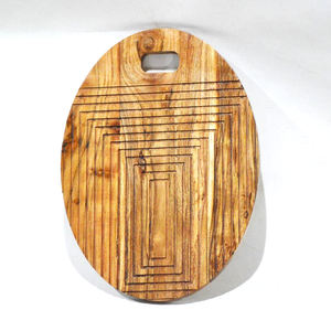 Planche à découper en bois organique faite à la main par des artisans qualifiés fournissant une surface de coupe durable, fiable et belle - Product Image 5