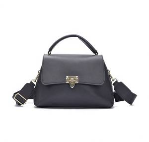 Borsa a Tracolla e Borsetta in Pelle per Donne - Product Image 4