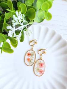 Pendientes de Resina de Diseño Personalizado |   Pendientes Largos Ligeros |   Joyería Contemporánea Hecha a Mano para Mujer - Product Image 6