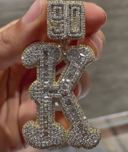 Colgante Clásico Unisex de Diamantes de 2.30Ct con Letra Personalizada, Chapado en Oro Amarillo de 14K sobre Plata de Ley, Amuleto para Fiesta - Product Image 2