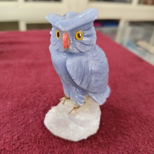 Sculpture d'oiseau de hibou d'angélite fabriquée à la main exclusive - Product Image 2