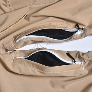 Pantalones de Nieve Acolchados Estilo Super Holgado en Color Beige con Acabado Impermeable, Bolsillos con Cremallera Segura y Puños Ajustables en las Piernas - Product Image 5