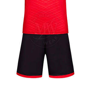 Uniforme de fútbol de poliéster 100% respetuoso con el medio ambiente transpirable de secado rápido de alta calidad hecho profesional, ropa deportiva cómoda de verano - Product Image 6