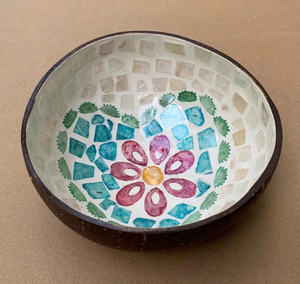 Bol décoratif en bambou et coquille de noix de coco, finition laquée nacre, pour décoration de table, Vietnam - Product Image 3