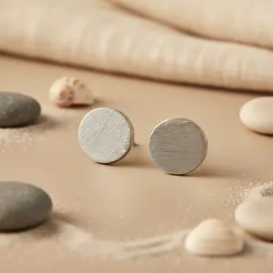 Pendientes Minimalistas de Plata para Uso Diario, Diseño Geométrico Religioso Clásico, con Circonita, Perla y Diamante, Hechos de Aleación de Cobre - Product Image 1