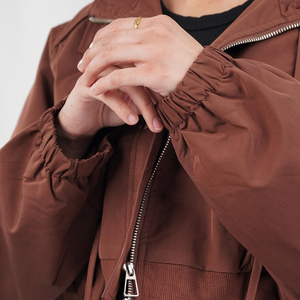 Chaqueta corta Varsity para mujer con manga larga Chaquetas universitarias cortas de béisbol de ajuste regular para mujer con tamaño y logotipo personalizados - Product Image 6