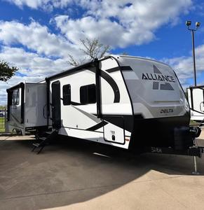Autocaravana Moderna con Remolque de Viaje, Color Rosa Acero Inoxidable, Capacidad para 6 Personas, Diseño Confortable - Product Image 5