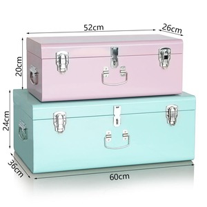 Coffre de rangement en métal rose et bleu clair, métallique avec accessoires de serrure argentés - Product Image 5