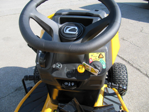 รถแทรกเตอร์ตัดหญ้า Cub Cadet XT2 QR106 ขนาด 106 ซม. 21.5 แรงม้า เครื่องยนต์ Kawasaki FR651V V-Twin ระบบส่งกำลังไฮโดรสแตติก ถังน้ำมัน 320 ลิตร ขาย - Product Image 6