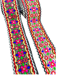 Lacets multicolores brodés en miroir sur mesure dans des motifs tribaux antiques vintage pour les créateurs de robes - Product Image 1