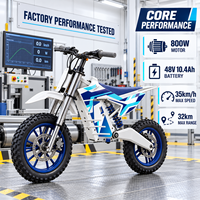 Moto électrique tout-terrain 48V, vitesse maximale 35-45 km/h, style Mecha bicolore blanc-bleu avec moteur sans balais