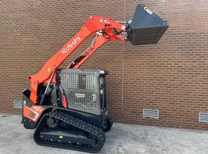 รถตักดิน Kubota SVL75-3 ดีเซล แบบตีนตะขาบ ใช้งานง่าย กำลัง 75 กิโลวัตต์ พร้อมระบบ Enerpac รับประกัน 3 ปี เหมาะสำหรับงานก่อสร้างในฟาร์ม - Product Image 3
