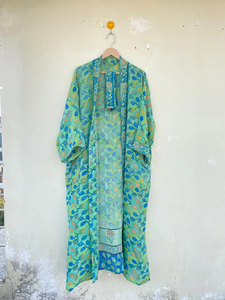 Kimono Sari en soie recyclée vintage bleu fait à la main Style indien vêtements de plage avec ceinture fabuleuse taille libre à séchage rapide pour toutes les saisons - Product Image 2