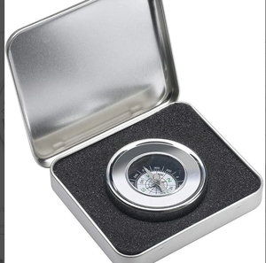 Boussole de qualité supérieure avec gravure, en métal rond argenté brillant, dans un étui métallique, cadeau personnalisé avec nom gravé, anniversaire - Product Image 1